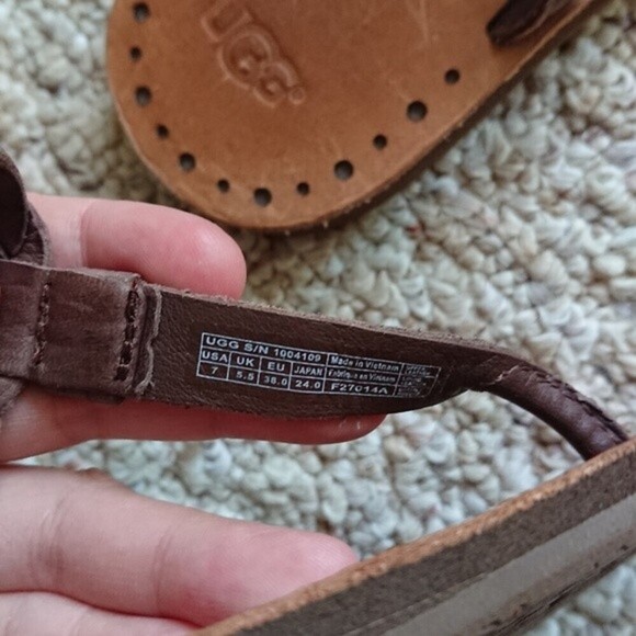UGG Australia Bria Leather Thong Sandals size 37 - Picture 6 of 9